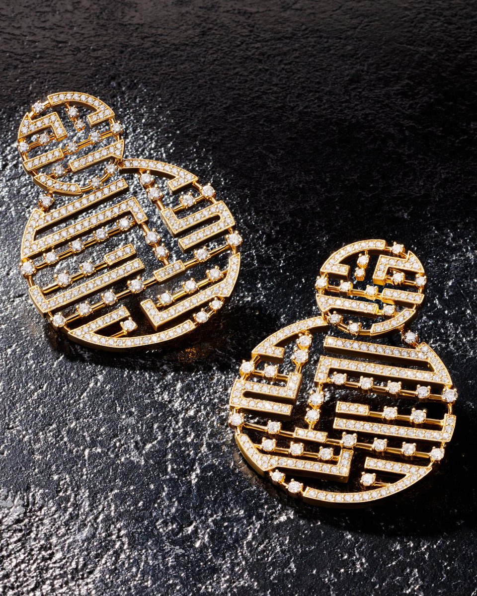 marlistyle's tweet photo. A brilliant statement.
#CauseaScene #MagneticEnergy #FifthAvenueByMarli
#diamonds #gold #18k #diamondearrings #goldearrings #statementearrings #jewelry #jewelrycollection #luxury #luxuryjewelry #handcrafted #newyorkcity https://t.co/jqenNVvBwk