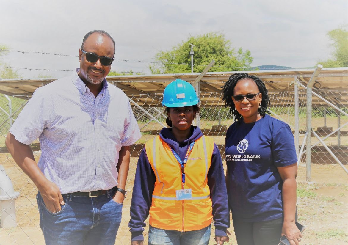 Great visit to #Chimanimani to see firsthand how #WorldBank financing is supporting cyclone affected communities. Impressive rehabilitation by the @ZIRP_Zimbabwe of Gudyanga irrigation scheme, including solar power, to enhance agricultural productivity of 48 hectares.