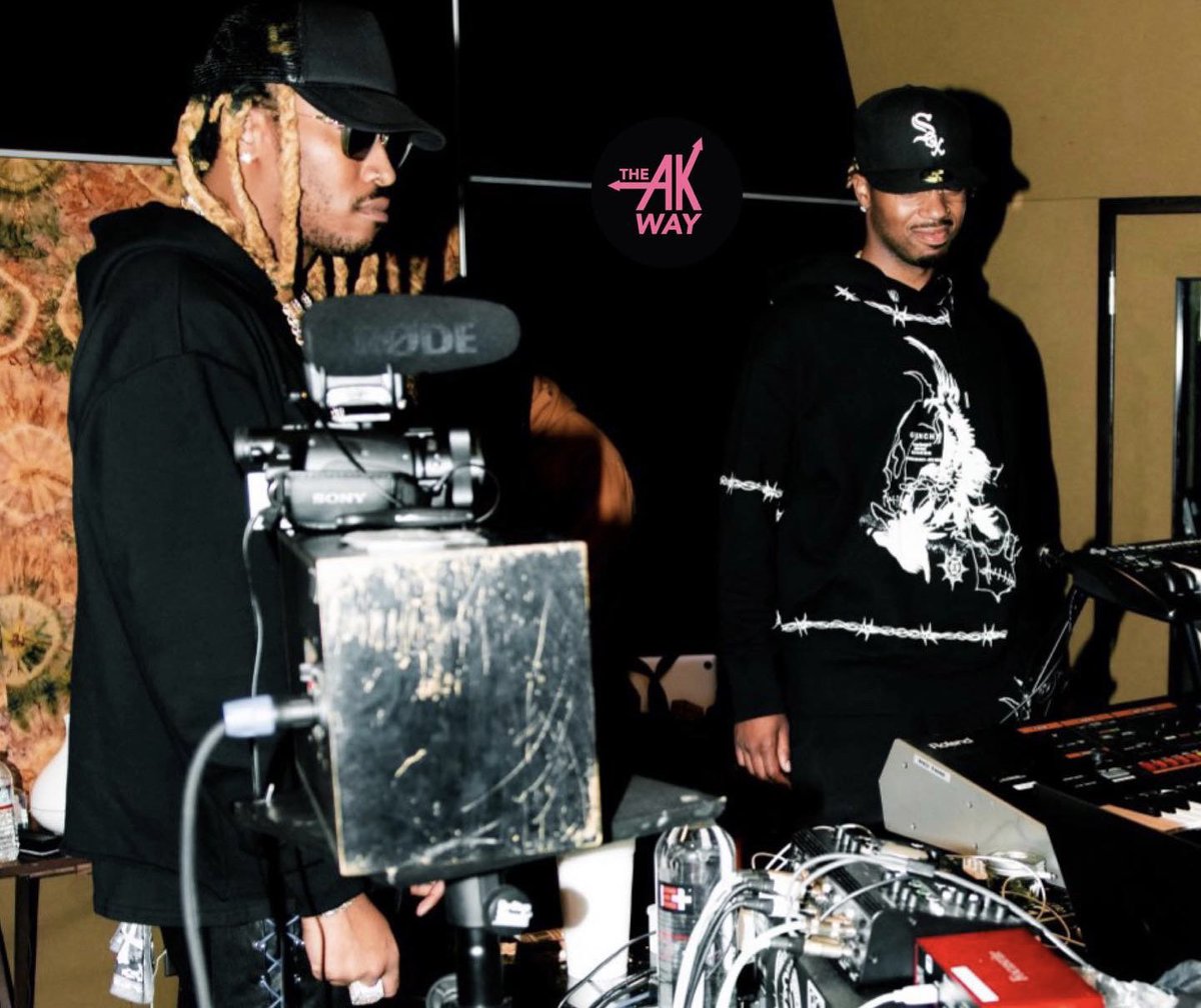TidleRadio's tweet photo. Future’s “Superhero” snippet is dropping with Metro Boomin's new album “Heroes &amp; Villains” 

#BarzForLife w/ @BlaccLukas 👀 https://t.co/h6uCzsWB9H