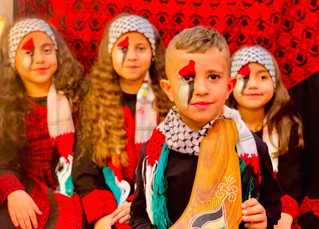 rihamali4477's tweet photo. @makdawhaschool 
عيوننا اليك ترحلُ كلَّ يوم
زهراء /جوري/آمنة/منير  المقدح https://t.co/s04JghnhZy