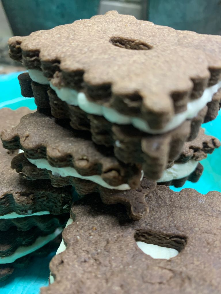 Silnari's tweet photo. RUMBAS CASERAS.

Porqué hago réplicas, no sé. Para qué las hago, sí!

Las hago para que los argentinos que viven lejos se conecten con sabores nuestros, las hago para qué podamos por el mismo valor tener más cantidad y las hago porque la cocina es diversión.

Va receta⬇️ https://t.co/iv1vMQkIDs