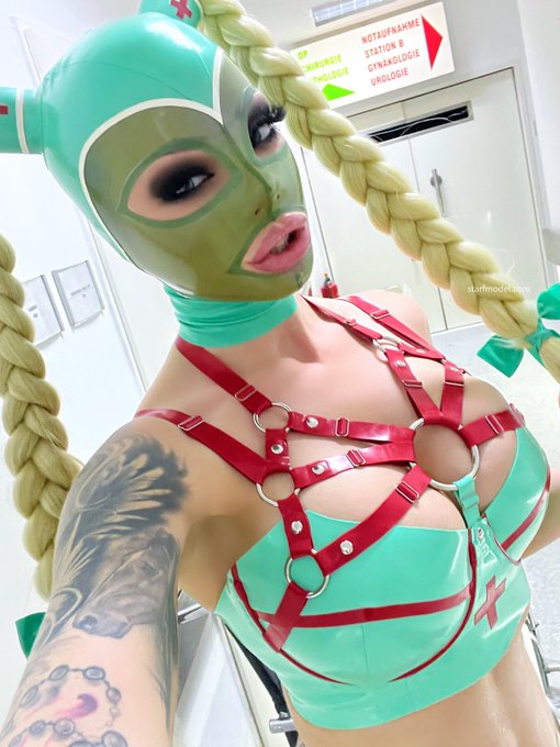 The doctor will see you now 😷💚

#inked #tattooed #alternative #latex #hooded #harness #bdsm #bimbo #rubberdoll