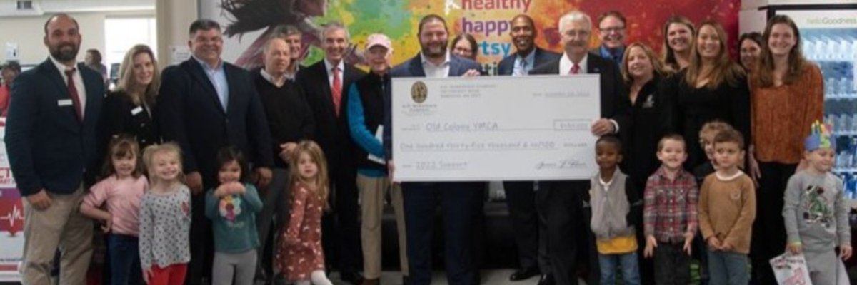 MakepeaceAD's tweet photo. The A.D. Makepeace Company celebrated Giving Tuesday with a $137,000 donation to the @PlymouthYMCA, a nonprofit that touches so many lives in the Plymouth area. There's still time to donate, https://t.co/zegFab42Dx. #givingtuesday2022 #supportingcommunitysince1854 @seeplymouth https://t.co/wbghGI42ot