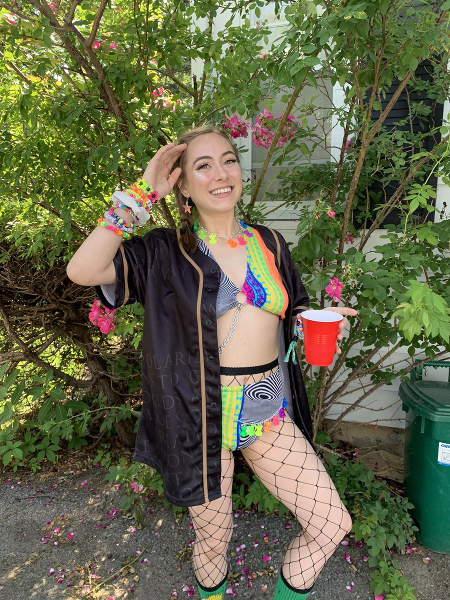 lilbluberries's tweet photo. i !! AM !! OBSESSED !! OMFG look at how amazing @isabarbie_ looks rocking my UV reactive gummy bear jewelry and UV reactive earrings !! 🥹✨💕💫 https://t.co/gEVUjSXwGJ