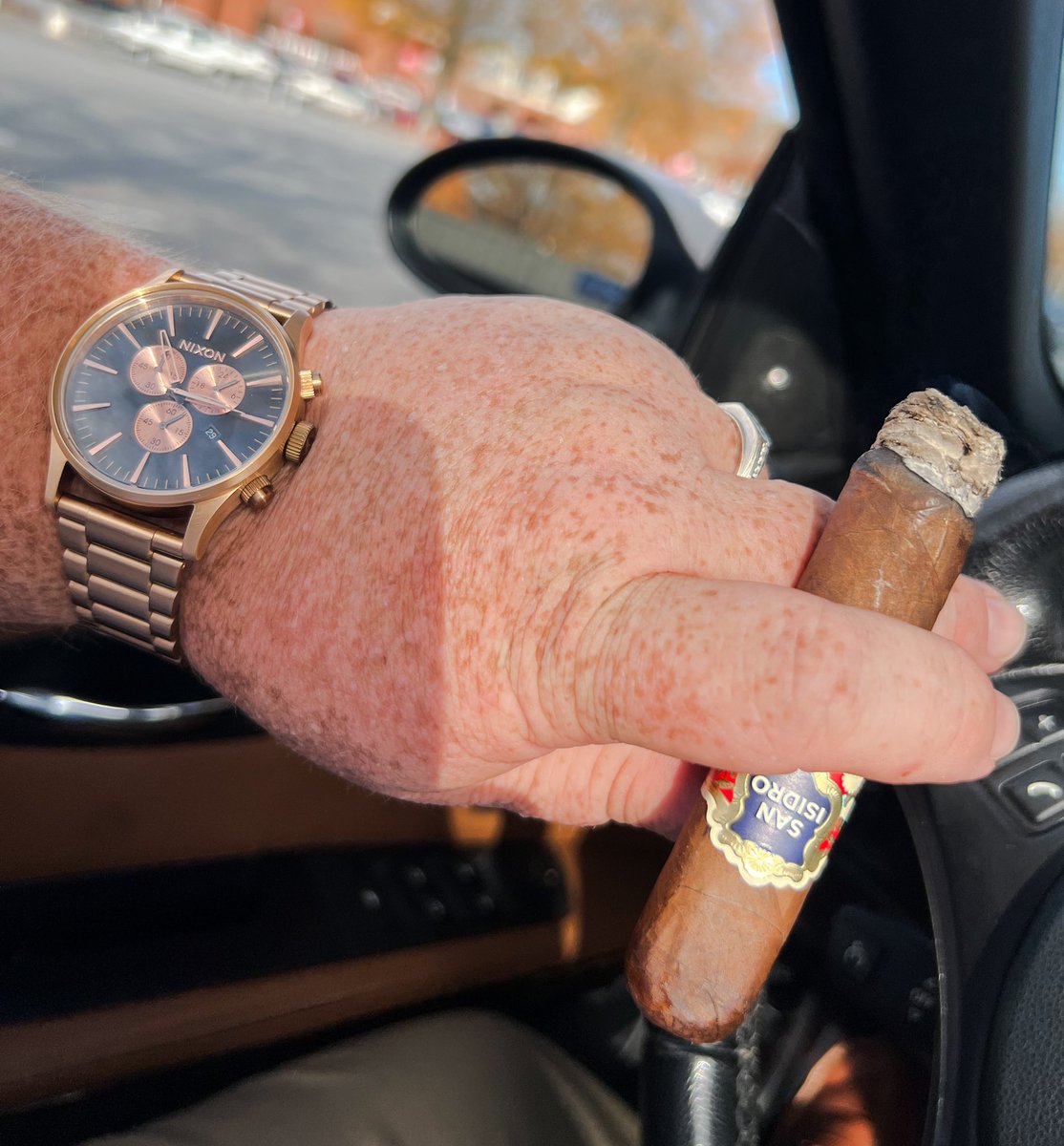 stogiedad's tweet photo. Another beautiful afternoon, another beautiful #smoke…@HVCCigars #SanIsidro #ThePimp. I love these but don’t see them around much. Very tasty #cigar! #nowsmoking #CigarLife #watchoftheday https://t.co/lC9Jfwqlcg