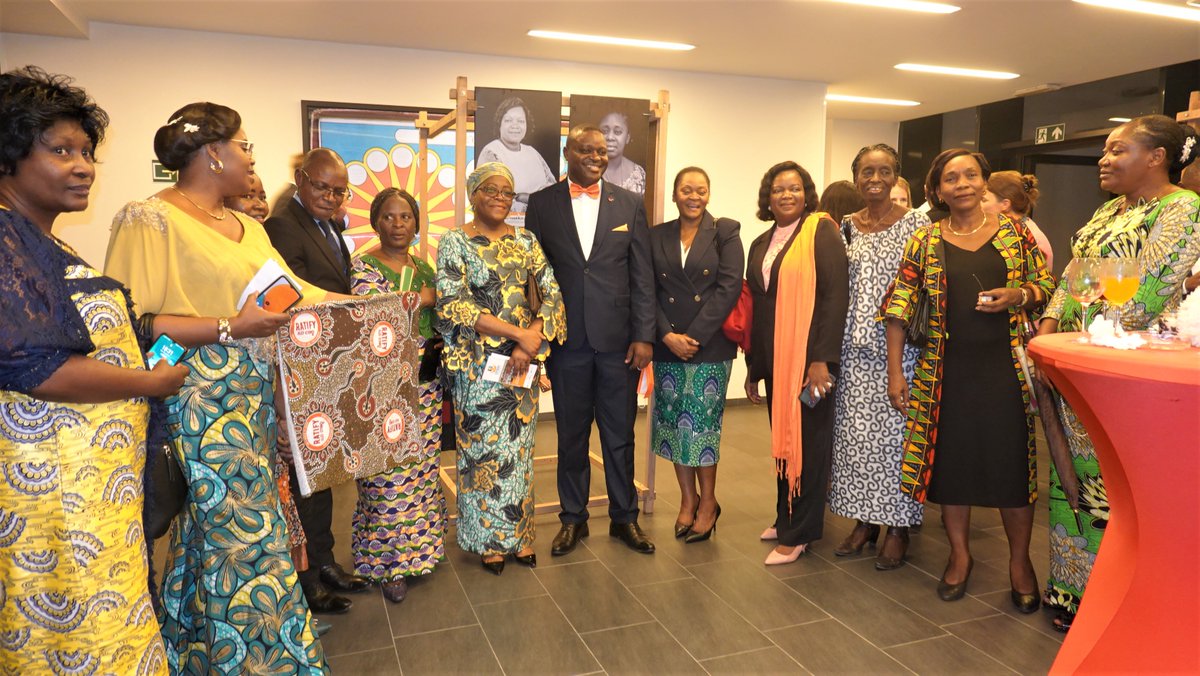 PI_AfricaHub's tweet photo. 🟠29 novembre #JournéeDesDéfenseuses.
Un grand merci👏à tous nos partenaires nationaux et internationaux qui se sont joints @BelgiqueRDCongo et @ProtectionInt à #Kinshasa pour rendre honneur aux femmes🇨🇩 défenseuses des droits humains. 
#16JoursdActivisme https://t.co/SwxvYpqvnS