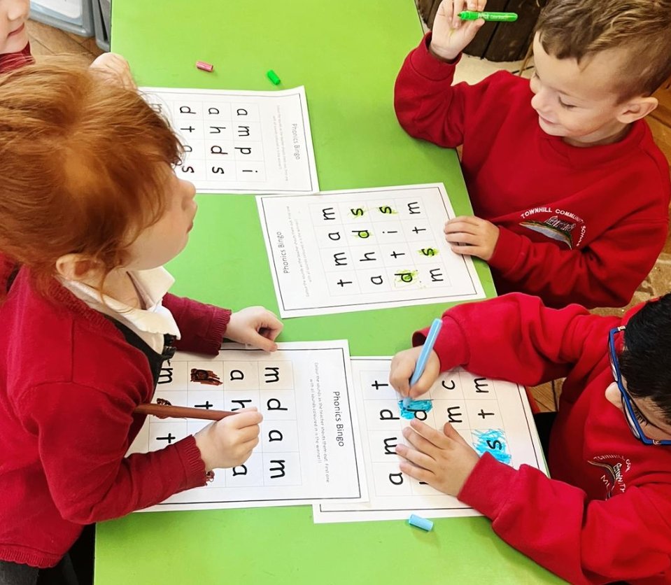 BubsyTownhill's tweet photo. We had so much fun playing phonics bingo. We didn't realise how competitive we all were! #TCSLLC #tcsreception https://t.co/Nf6EoJdefp