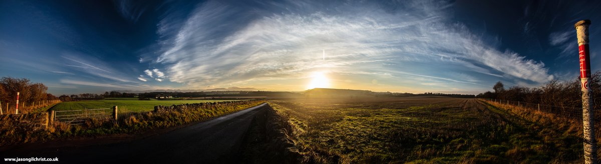 jgilchrist13's tweet image. Sunset o'er Niddry Bing, West Lothian, Scotland. Panorama landscape: click to 👀. #sunset #landscape #PostIndustrialLandscape #OutdoorPhotography #panorama #PanoPhotos #StormHour #ThePhotoHour #NiddryBing #ShaleBings #WestLothian #Scotland #ScotlandIsNow