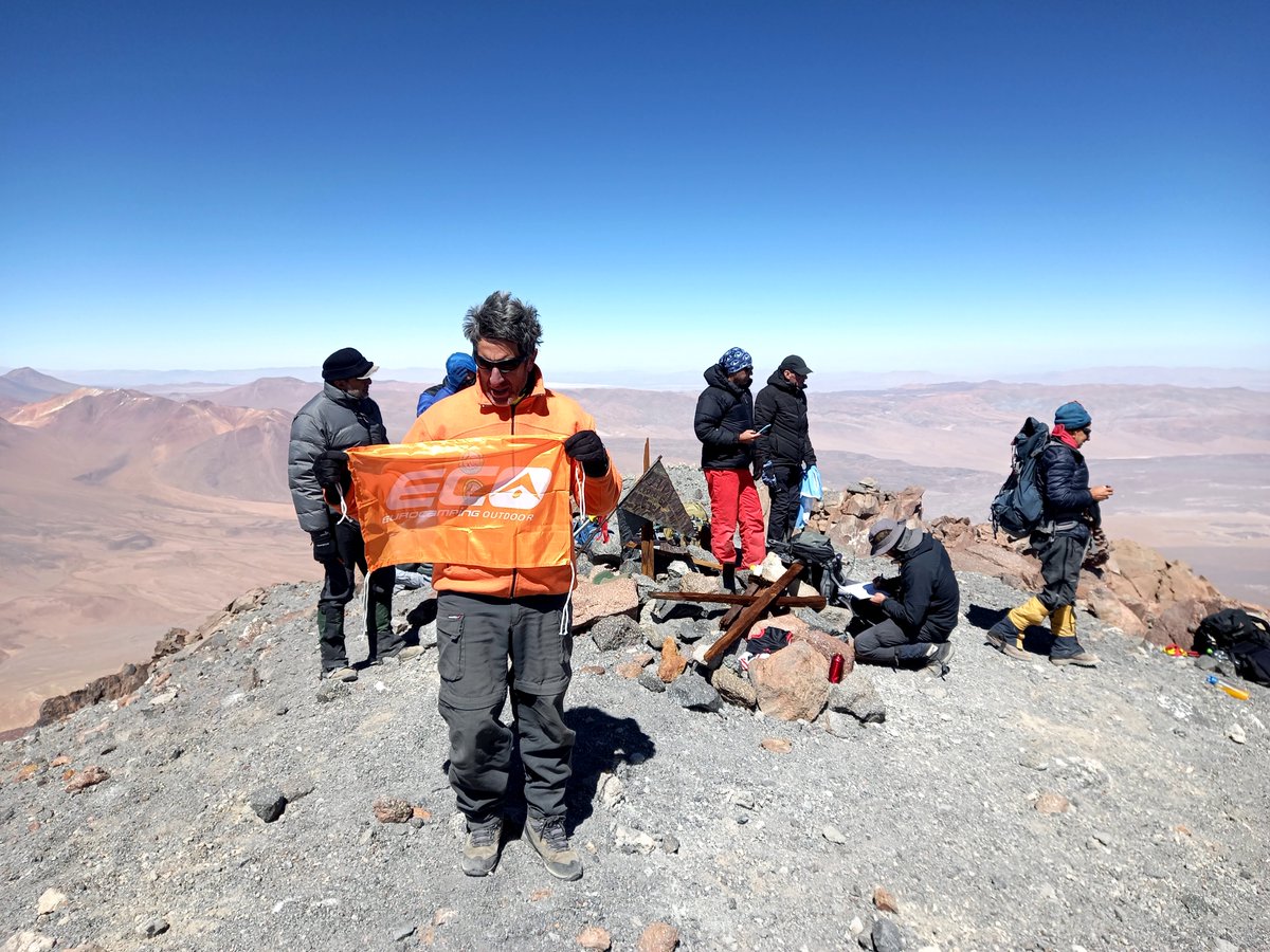 ECOutdoor's tweet photo. Cumbre del #Socompa a 6052m
Amigos buscando "forjar" su espiritu, #experienciasingulares de dificil descripcion con palabras.
#ECOrental colabora con este #turismovivencial para ser #facilitadoresdebuenosmomentos
#alOestedelaRuta40 #SaltaArgentina #outofcomfortzone
#Puna https://t.co/TeWS1tfZR8