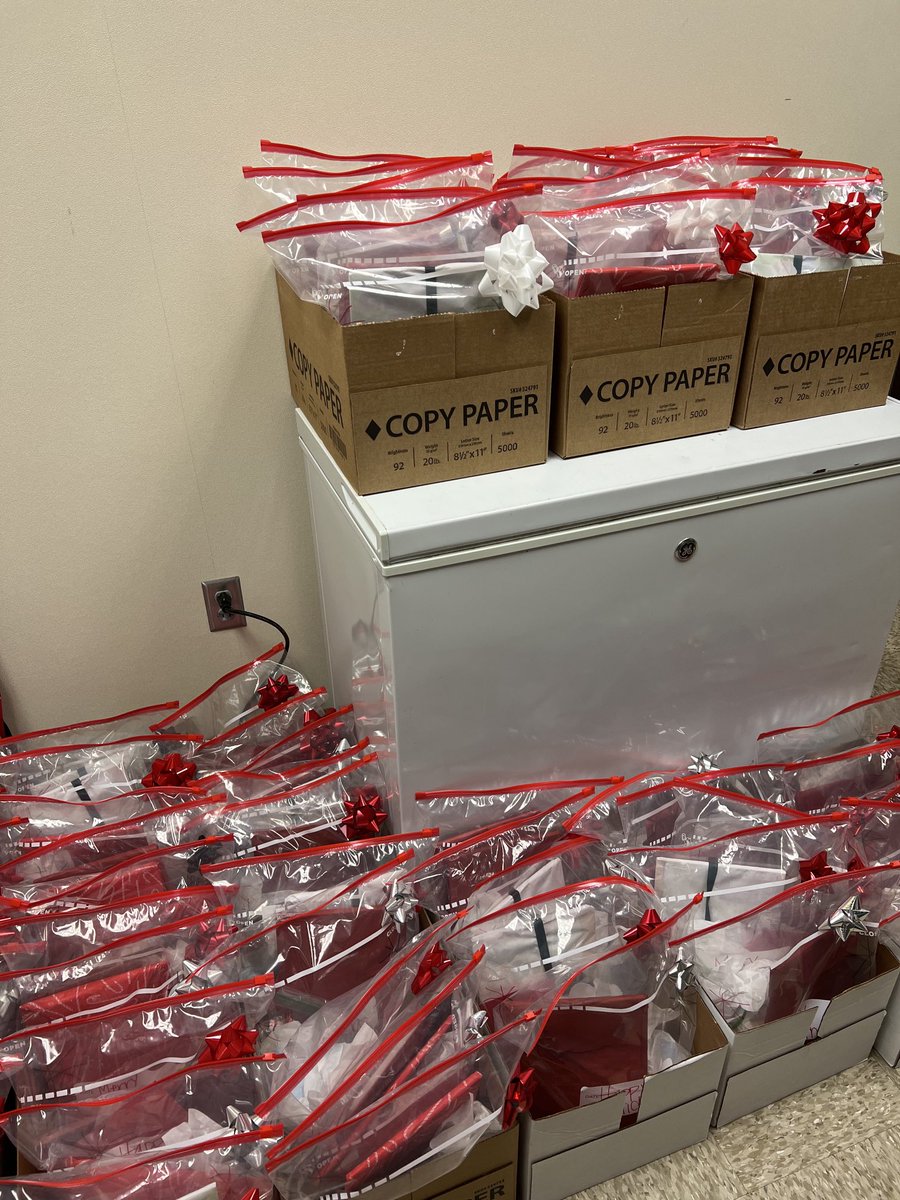 FULSHEAR_DECA's tweet photo. Sixty gift bags ready to be delivered to the Brookshire Residence and Rehabilitation facility. Our great DECA officers packed them all! โค๏ธ #itsbettertogive https://t.co/pFTJfKhh6b
