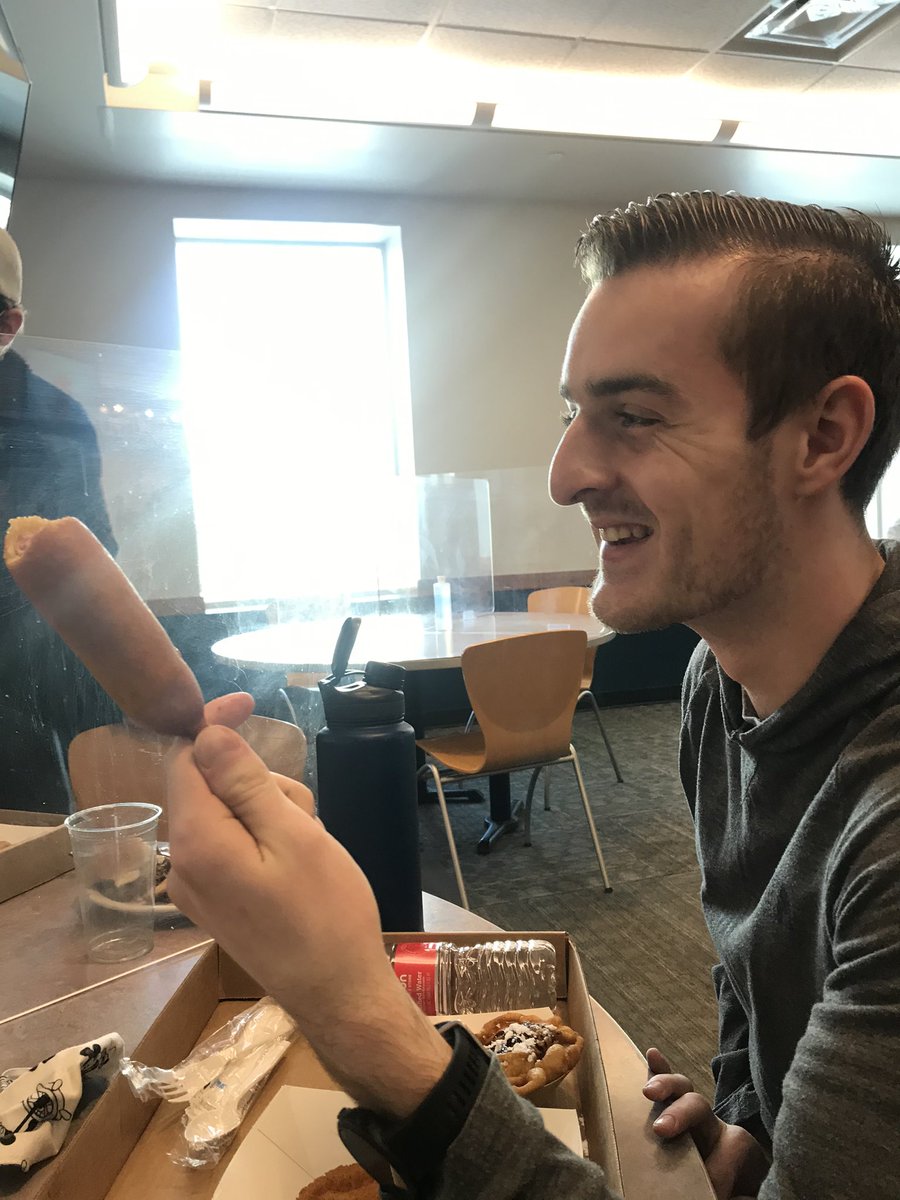 FCGrizXCTF's tweet image. Jack here. We’re currently $40 short of $4,000 for #GRIZTuesday! If we can reach that by our practice later today, Corbin Lee will (maybe) legally change his name to Corndog Lee.

give.franklincollege.edu/schools/Frankl…