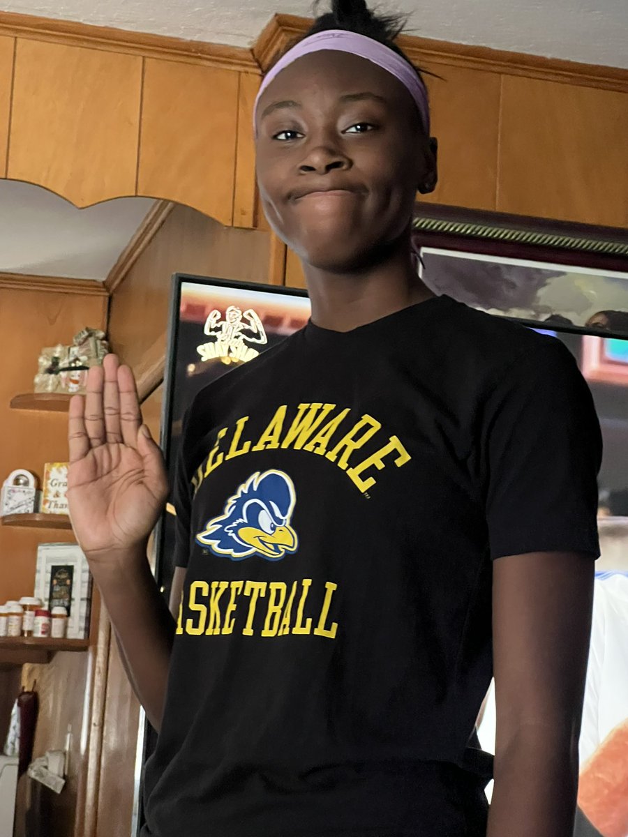 DWAY_SHAK's tweet photo. After last night game. Playing about half the game. @darrionnahoward the @DelawareWBB   Commit put up these numbers. This morning she starting her day in the right spirits! https://t.co/u0rOrM8vIT