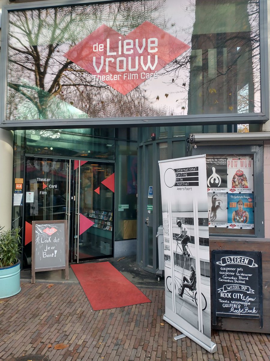 Afgelopen zaterdag was het zover. Het International Cycling FIlmFestival was in Amersfoort. De filmzaal van de Lieve Vrouw zat vol met fiets en film liefhebbers! Een middag lang allemaal mooie, leuke, grappige, bijzondere fietsfilms kijken.