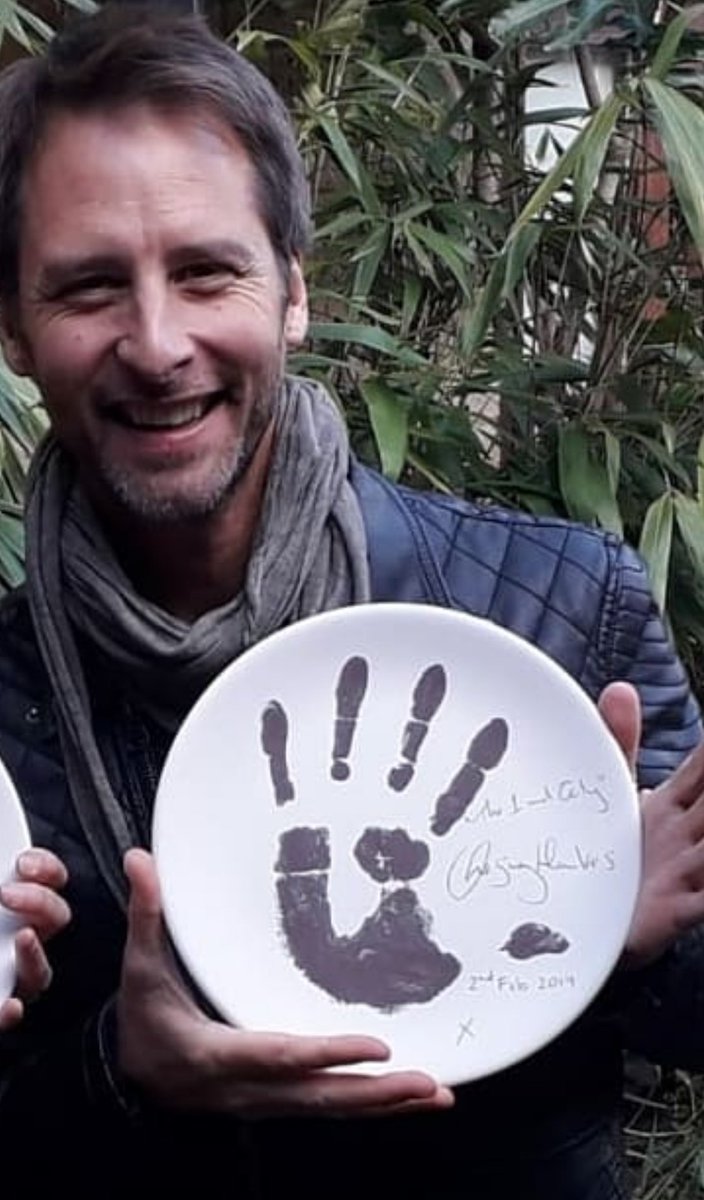 crafty_cup's tweet photo. @ChesneyHawkes We should have given you a t-shirt to wear for us #chesneyhawkes ❤️ that would help the campaign no doubt 👏🏽 #100handsagainstcancer https://t.co/BQSgItkEnm