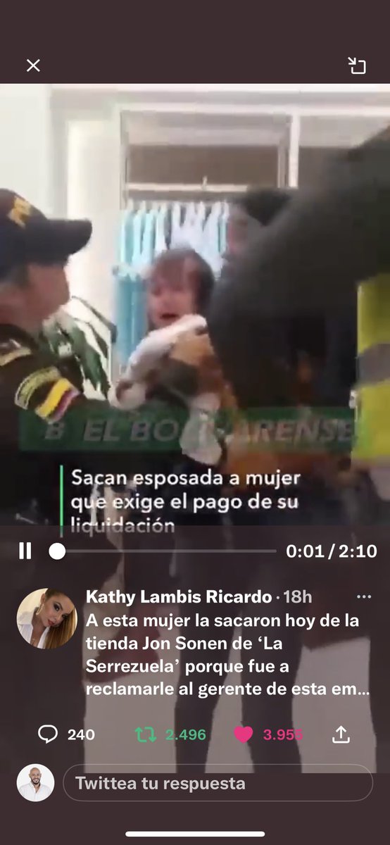 jpserna's tweet photo. Mientras en Cartagena esposaron a una mujer que reclamaba el pago de la liquidación que le deben hace dos años, sin importar que llevaba una bebé en brazos, en Barranquilla el exjefe paramilitar Dario Laino Scoppetta, sale sin esposas al momento de su captura.
¡País de mierda! https://t.co/sZEQE6X5q5