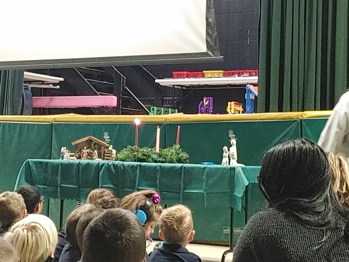 FeraBunch's tweet photo. Advent liturgy @MaryWardNF #hope #waitingforjesus https://t.co/OH5ttB2BFd