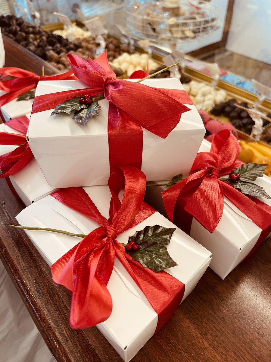 Corporate #chocolates for a sweet #gift 
Perfect for #christmas2022