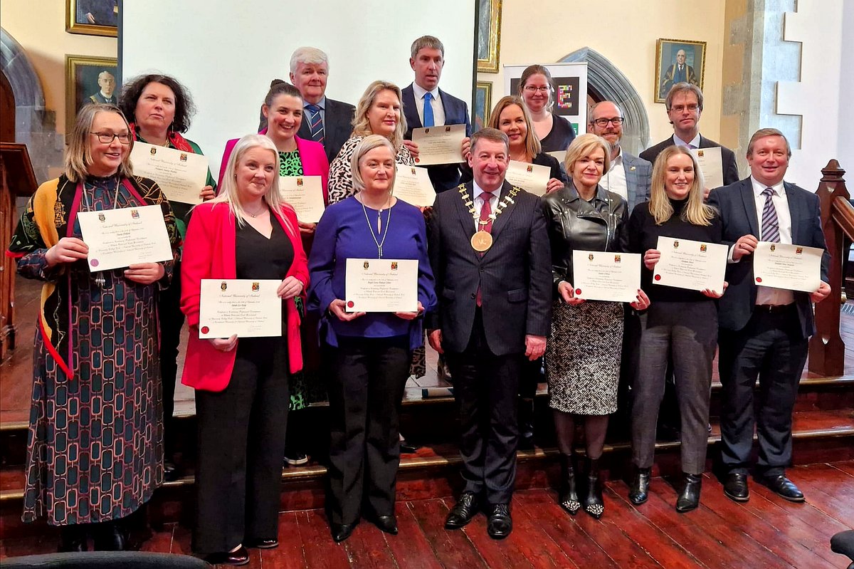 carolynmoore_ie's tweet image. Class of &apos;22! Took a day trip to Cork today for a graduation of sorts, as me and 23 other Councillors from around the country were awarded our certificates of completion for the first outing of @UCC&apos;s Climate Crisis and Local Government course, developed with @AILGIre!