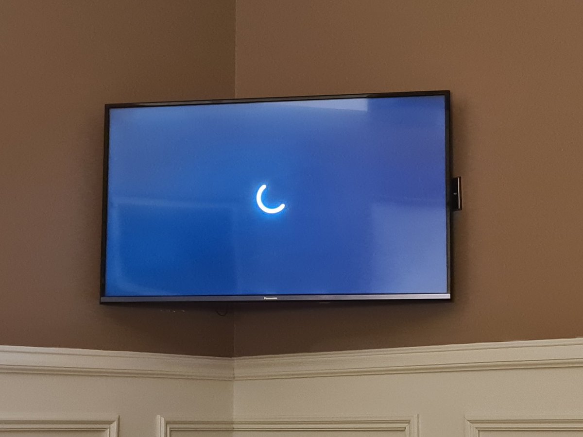 On the rare occasion that I do use the <a href="/RTEplayer/">RTÉ Player</a> it always, yes, always stops halfway through and does this😡 #tvlicence money gone to good use🙄
