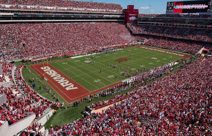 Thank you to the fans ♥️ #WPS

h/t Arkansas Football