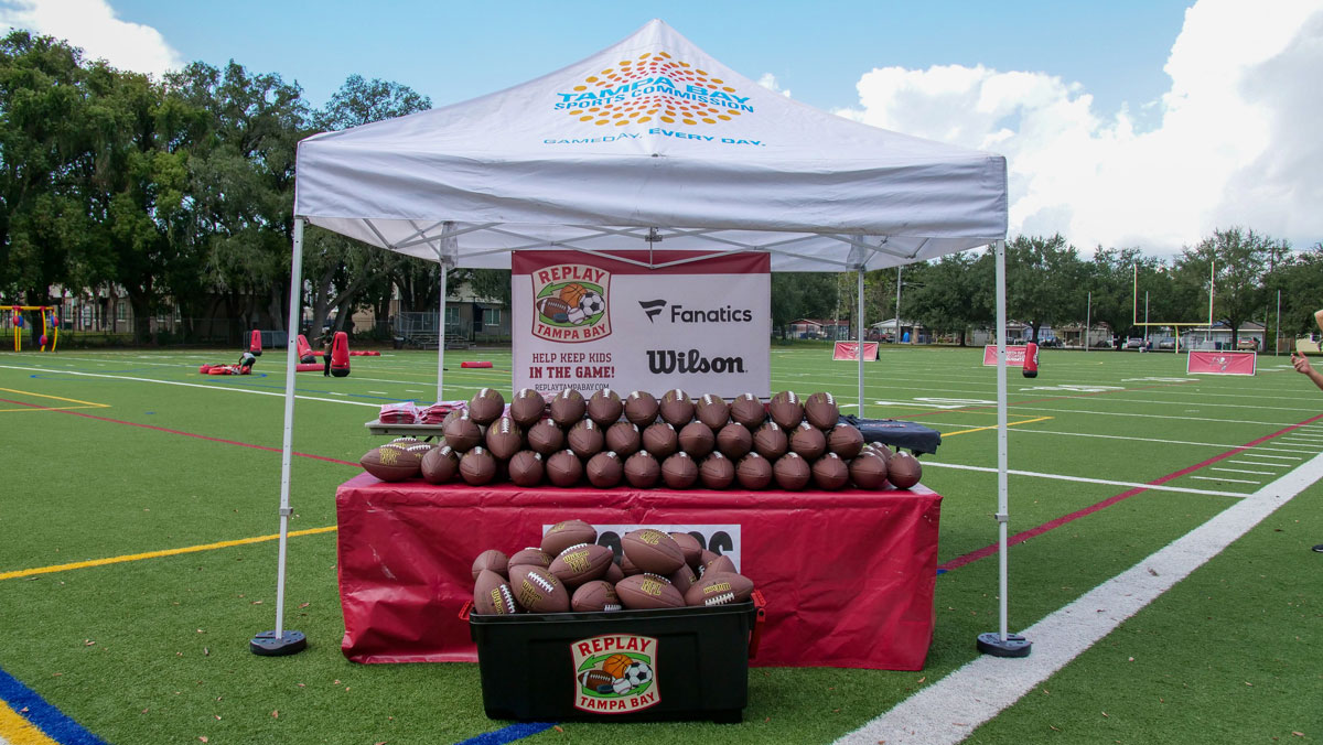SportsTampaBay's tweet photo. No better day than #GivingTuesday to relive our 2nd #Forever55 Football Clinic, as kids from East Tampa received footballs &amp; shirts from @Fanatics and football drills from the @Buccaneers as Replay Tampa Bay continues to Help Keep Kids in the Game!

WATCH: https://t.co/UTiGTDlldV https://t.co/ibFtgekO7L
