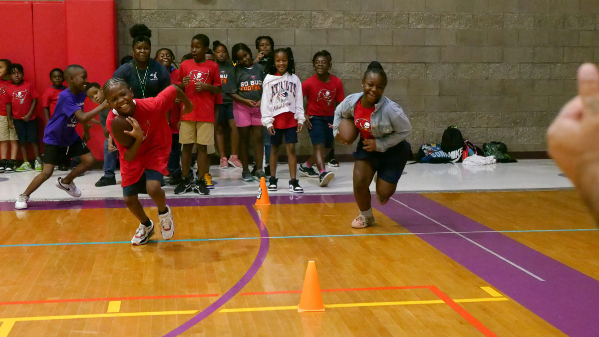 SportsTampaBay's tweet photo. No better day than #GivingTuesday to relive our 2nd #Forever55 Football Clinic, as kids from East Tampa received footballs &amp; shirts from @Fanatics and football drills from the @Buccaneers as Replay Tampa Bay continues to Help Keep Kids in the Game!

WATCH: https://t.co/UTiGTDlldV https://t.co/ibFtgekO7L