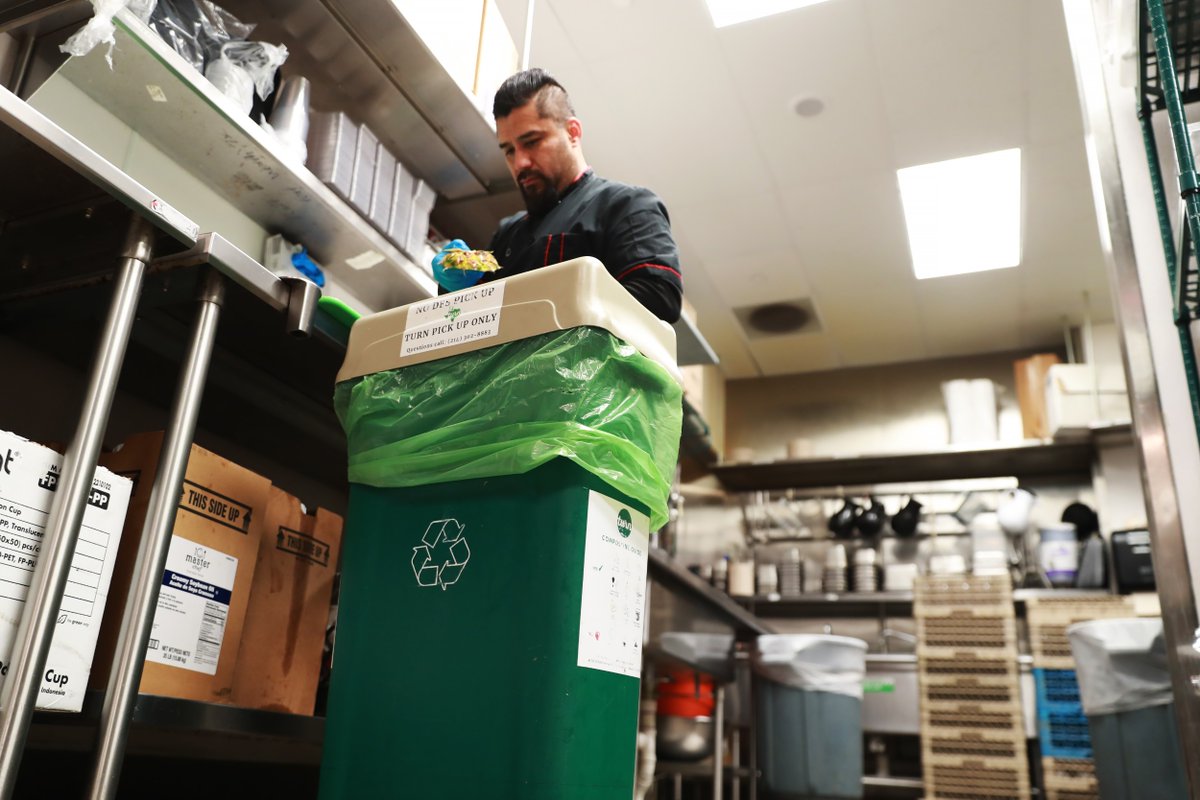 DFW Airport tweet media