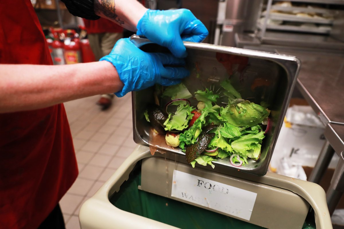 DFW Airport tweet media