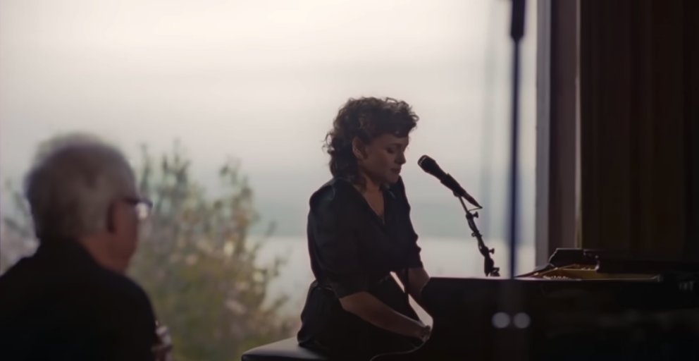 A pesar de tener ya unos meses de haber sido emitido, hoy les compartimos este live de Norah Jones , cada vez nos enamora más ! 🥰

¡ A la fecha cuenta con poco más de 5.3 Millones de vistas en la plataforma de YouTube !

radioalternativo.com/livestream-de-…