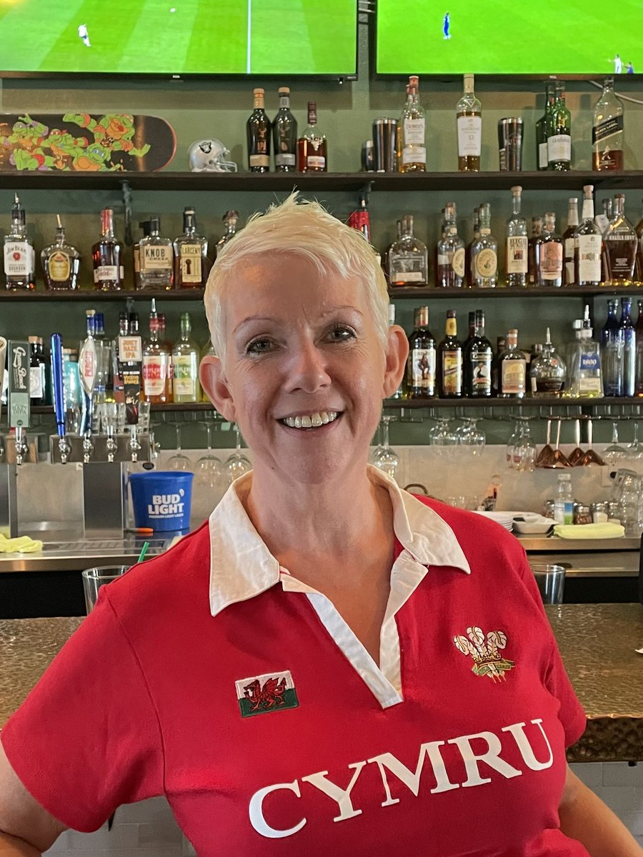 Watched the Wales v England game in a bar in Florida… played Engerland. 👏👏👏 on the next screen was US vs Iran game. The tension was high lol! Played, US… 👏👏👏