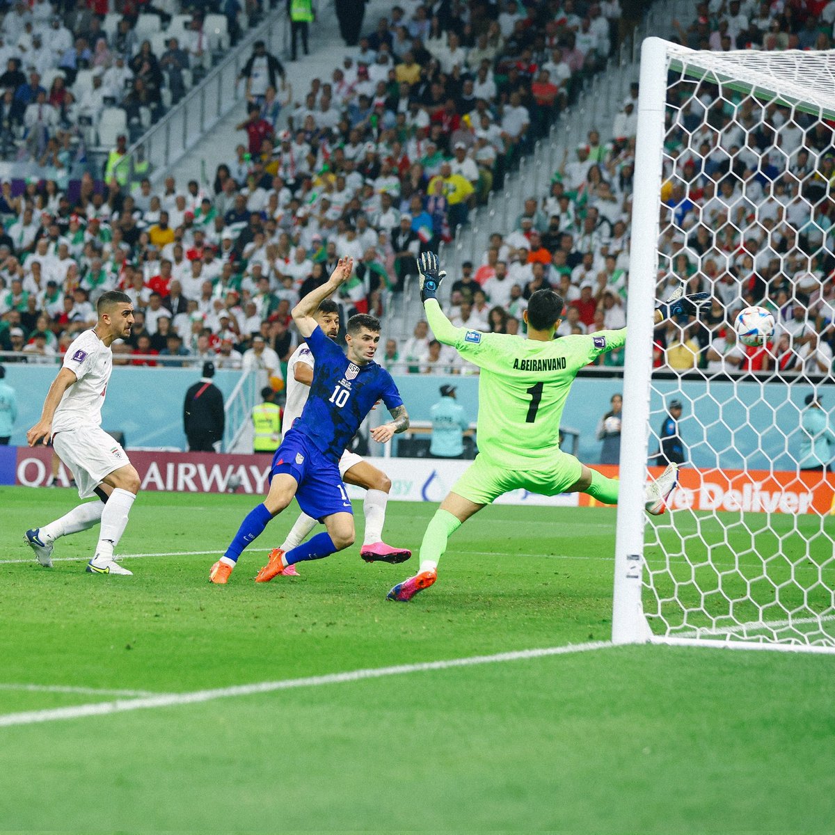 CitiSportsGHA's tweet photo. The boys who play soccer are through to the knockout stage of the 2022 #FIFAWorldCup 

Congratulations USA 👏🏿

#CitiSports #FIFAWorldCup #Qatar2022 https://t.co/QTDdwG7SQO