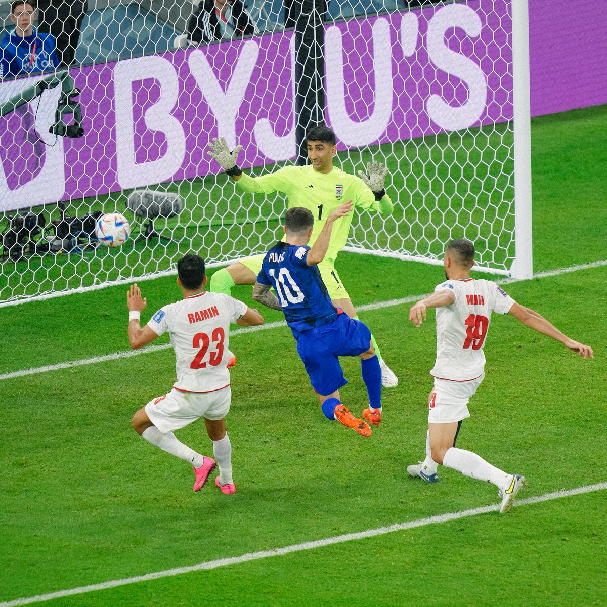 CitiSportsGHA's tweet photo. The boys who play soccer are through to the knockout stage of the 2022 #FIFAWorldCup 

Congratulations USA 👏🏿

#CitiSports #FIFAWorldCup #Qatar2022 https://t.co/QTDdwG7SQO
