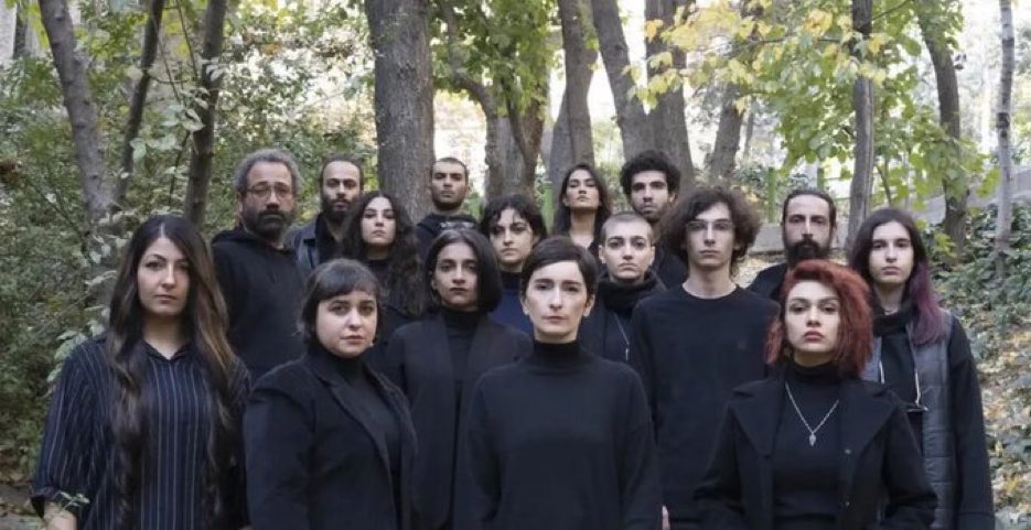 #SoheilaGolestani und #HamidrezaPoorazari zwei berühmten Gesichter dieses stillen performativem Widerstandes sind - während des Spiel zwischen Iran und USA bei WM - festgenommen worden.
#FrauLebenFreiheit 
Jina #MahsaAmini 
#IranRevoIution