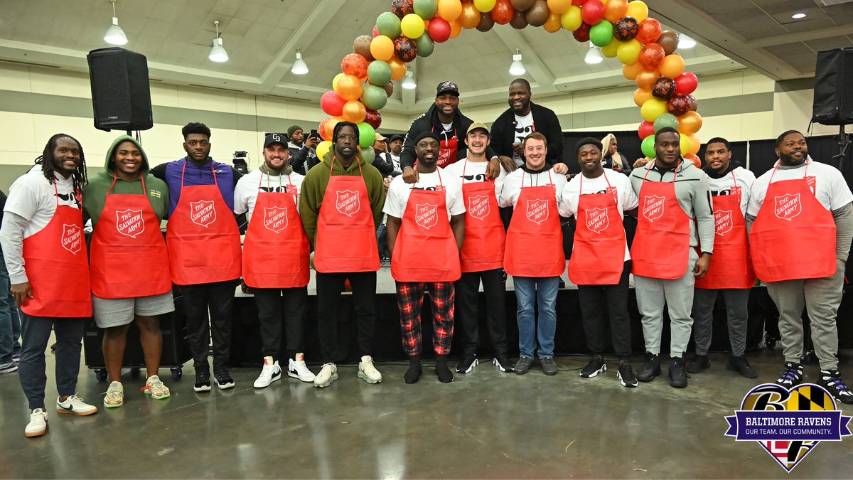 RavensCommunity's tweet image. We would like to congratulate @Ravens Legend and director of player engagement @JameelMcClain on an incredible Thanksgiving event!

What started as a Thanksgiving dinner for 53 people has quickly emerged into a staple event, serving 5,300 Baltimore community members! 💜
