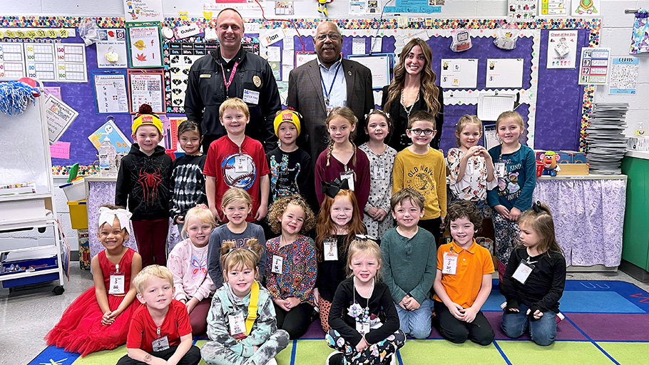citymonth's tweet photo. Thank you @NewsMCS &amp; Madison Kindergarten Academy for letting Richmond Mayor Robert Blythe, @RichmondPDKY Chief Rodney Richardson, &amp; @BryannaCarroll talk to students recently about their city! @KyLeagueCities offers a no-cost civics ed program for K-2 at https://t.co/YnW89BZgaT. https://t.co/RsiGL9UF45