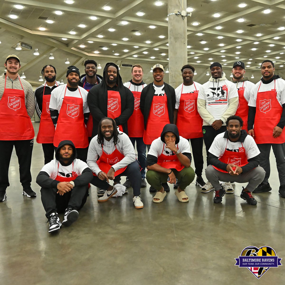 RavensCommunity's tweet image. We would like to congratulate @Ravens Legend and director of player engagement @JameelMcClain on an incredible Thanksgiving event!

What started as a Thanksgiving dinner for 53 people has quickly emerged into a staple event, serving 5,300 Baltimore community members! 💜
