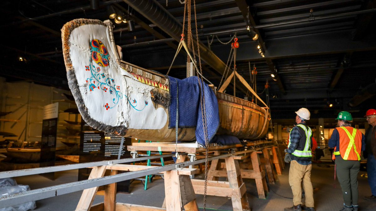 CndnCanoeMuseum's tweet photo. Moving the fur trade-era Montreal canoe out of the second-floor hatch involved a carefully coordinated system of pulleys, tracks, platforms, a crane, and teamwork!

Help us with our next BIG LIFT by making a donation:   https://t.co/TAbcqZC4ZM

#GivingTuesdayCA #Museums #Canoes https://t.co/SH79IigY48