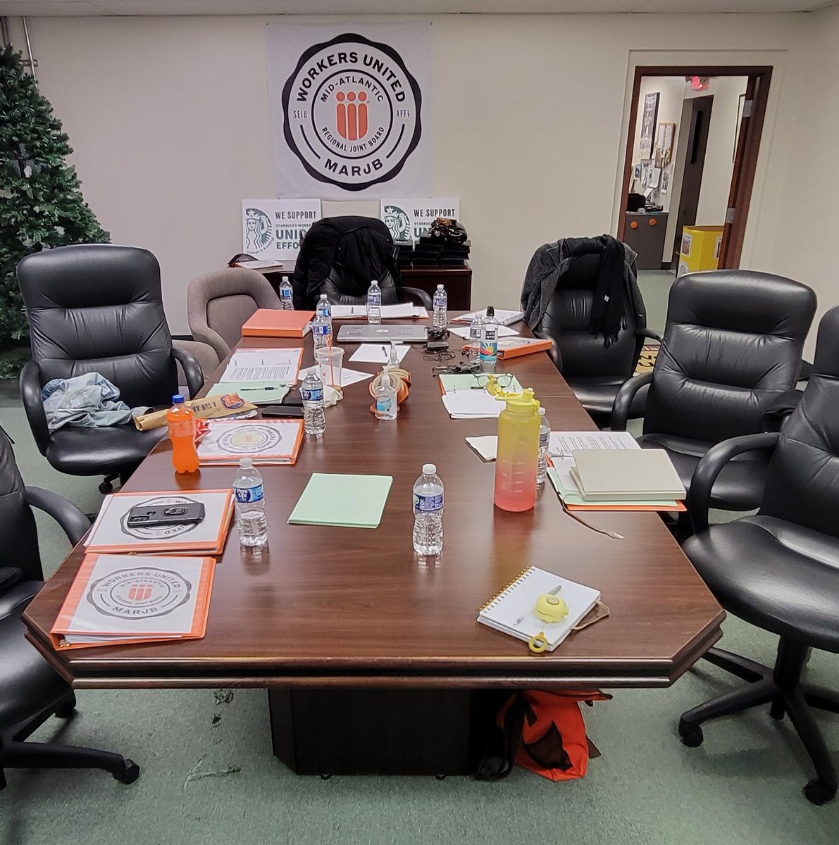 WorkersUnitedMA's tweet photo. "If you don't know, learn. If you do know, teach!" And that's exactly what we did in our Shop Steward Training today! #WUNoMatterWhat #wumarjb #uniontraining #unionstrong #unions #1u https://t.co/8bIAIscOpb