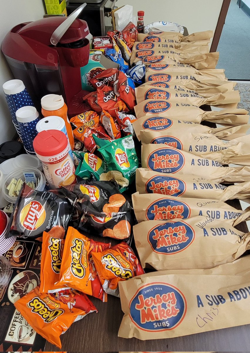 WorkersUnitedMA's tweet photo. "If you don't know, learn. If you do know, teach!" And that's exactly what we did in our Shop Steward Training today! #WUNoMatterWhat #wumarjb #uniontraining #unionstrong #unions #1u https://t.co/8bIAIscOpb