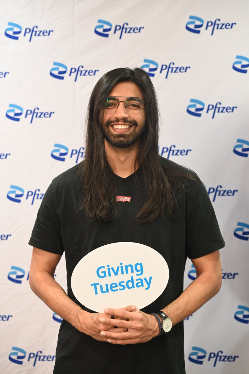 PfizerCA's tweet photo. #PfizerEstFière de célébrer #MardiJeDonne! Nos employés ont fait des dons tout au long du Mois de la générosité.
Aujourd’hui, Usama, #employédePfizer, s’est fait couper les cheveux afin de recueillir des fonds pour @angelhair4kids. #Redonner https://t.co/4vIoGfa3zg