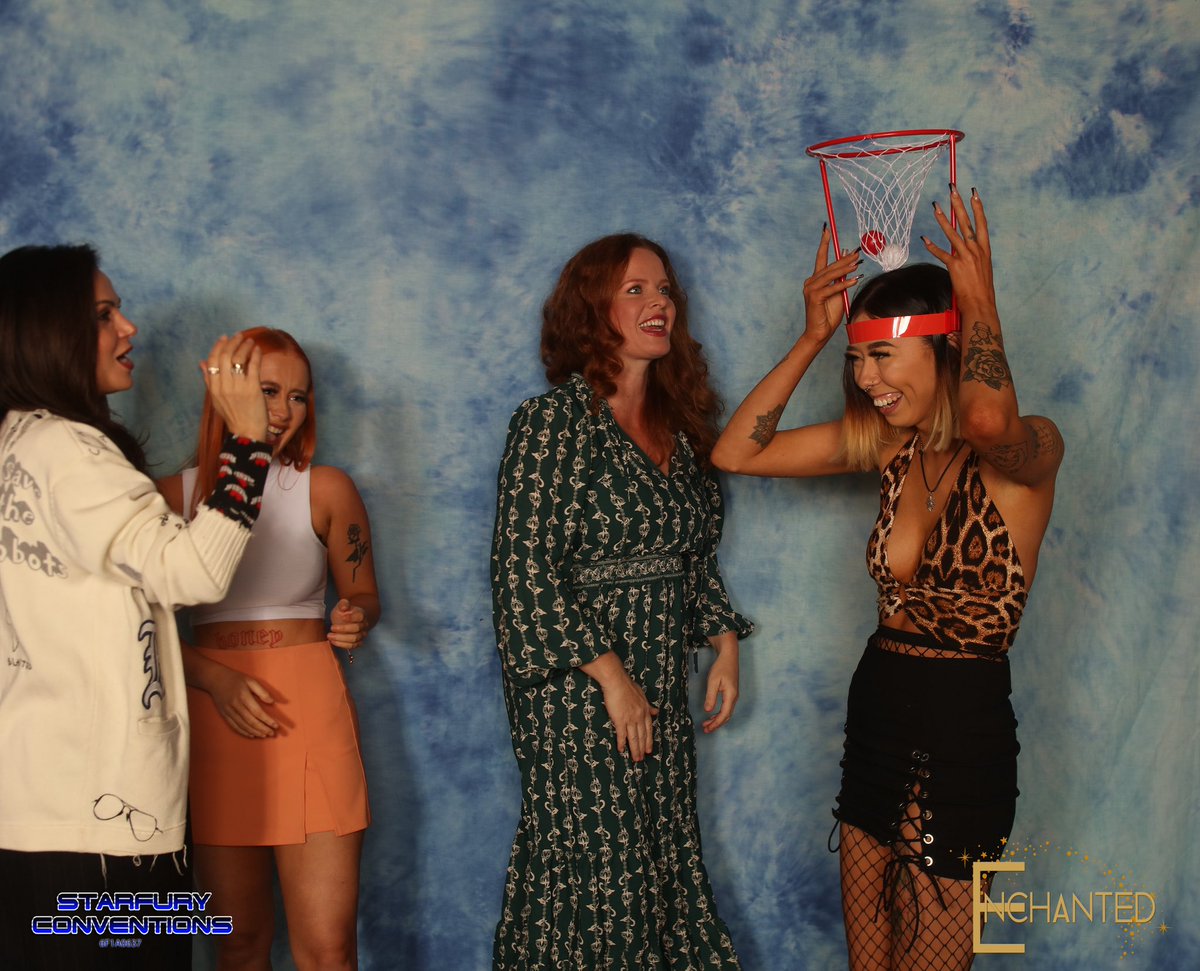 gagaxpascal's tweet photo. no these out takes are so good 💀#enchanted4 @bexmader @LanaParrilla https://t.co/I9HDqnvv7H