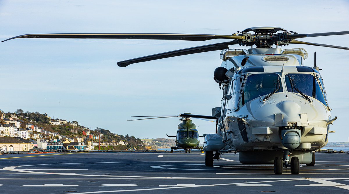 Elzo Jansen (@elzojansen) on Twitter photo ZrMs Karel Doorman functioneert de komende weken als helikopterbasis voor 3X NH-90. Daarvoor beschikt het schip over twee landingsplaatsen waar verschillende typen helikopters waaronder de Chinook kunnen landen. <a href="/CLSK/">Carrie Schaak-Kulas</a> wanneer kan ik een Chinook verwachten? 📷 SGT Petronella ZrMs Karel Doorman functioneert de komende weken als helikopterbasis voor 3X NH-90. Daarvoor beschikt het schip over twee landingsplaatsen waar verschillende typen helikopters waaronder de Chinook kunnen landen. <a href="/CLSK/">Carrie Schaak-Kulas</a> wanneer kan ik een Chinook verwachten? 📷 SGT Petronella