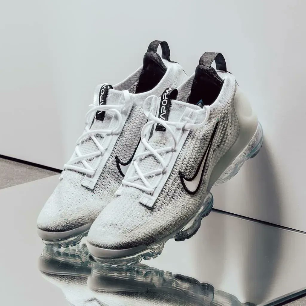 TOP DEAL: Nearly 60% OFF + free shipping on the Nike Air VaporMax 2021 Flyknit "Monochrome"  

ENDS TONIGHT -> bit.ly/3fPpy3Q