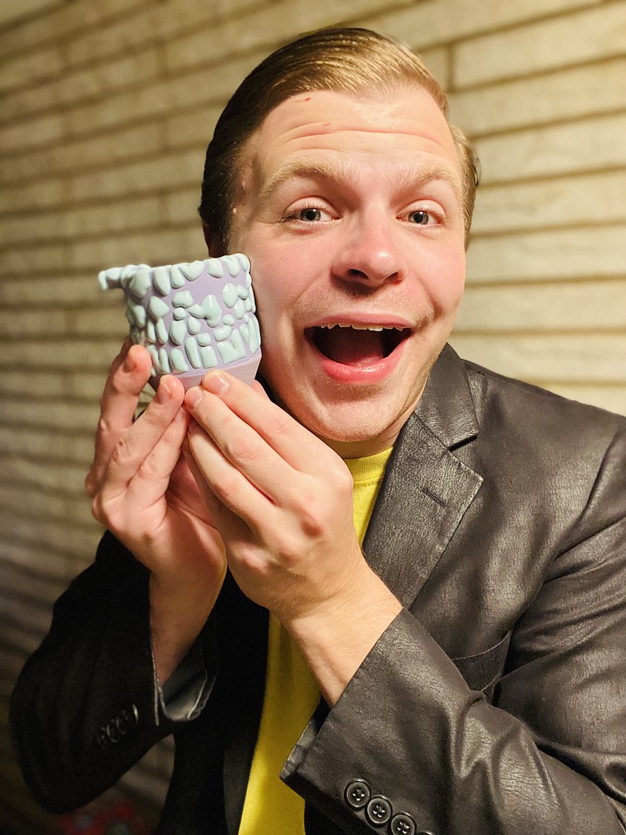 AaronOzee's tweet photo. Thank you, @Sethrogen, for gifting me your exclusive lilac and light blue Gloopy Ashtray on behalf of Houseplant.
Regulus and I have always considered you a great friend. We are sending you our love and delicious blocks of cheese!
#Regulus #RegulusBook #RegulusMovie #AaronOzee https://t.co/6uPJURapSN