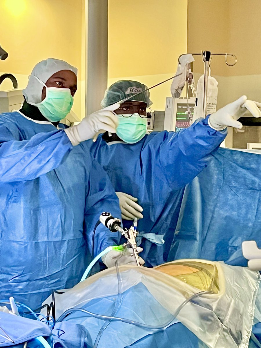 ⁦ I’m exited about the future of #EndoscopicSpineSurgery <a href="/WashUNeurosurg/">WashU Med Taylor Family Department of Neurosurgery</a>. Today <a href="/bpennicookeMD/">Brenton Pennicooke, MD</a> showed off his excellent #DrillSkills. Our endoscopic team is growing ⁦⁩ ⁦#WeAreBuilding #WashUWay ⁦<a href="/youngneuros/">AANS Early-to-mid Career Committee (#E2M)</a>⁩ Join the movement #EndoscopicDisciples