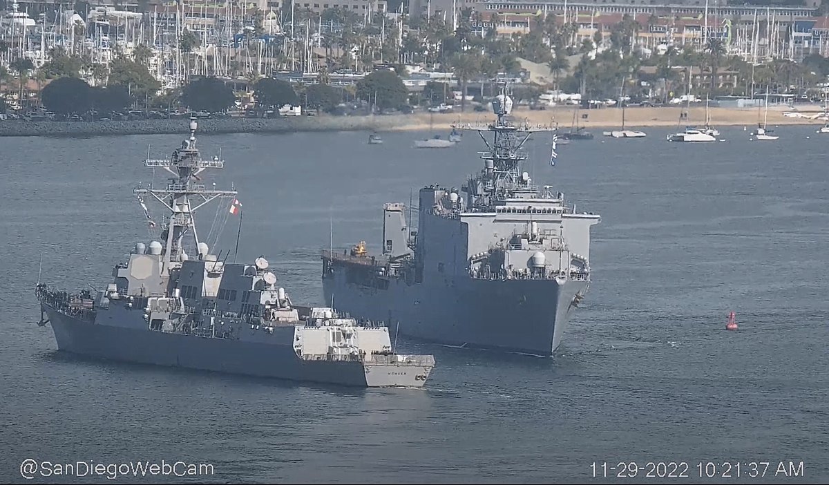 Close call in San Diego - USS Harpers Ferry (LSD 49) Harpers Ferry-class dock landing ship leaving USS Momsen (DDG 92) is inbound - November 29, 2022 #ussharpersferry #lsd49 #ussmomsen #ddg92 

SRC: webcam