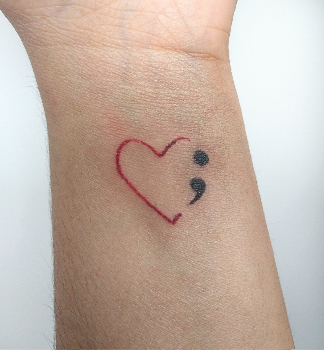 Alanismann's tweet photo. Buenas✨ estoy empezando en el mundo del tattoo handpoke.
Estoy cobrando super económico para que nos sirve a ambxs, ya que es algo que me hace muy feliz♥️ si pueden difundir porfa los amaria. Les dejo mis trabajos y mi instagram que es pancontucotattoo 🥰 https://t.co/BnWzkKoGde https://t.co/sb7Kjd58k5