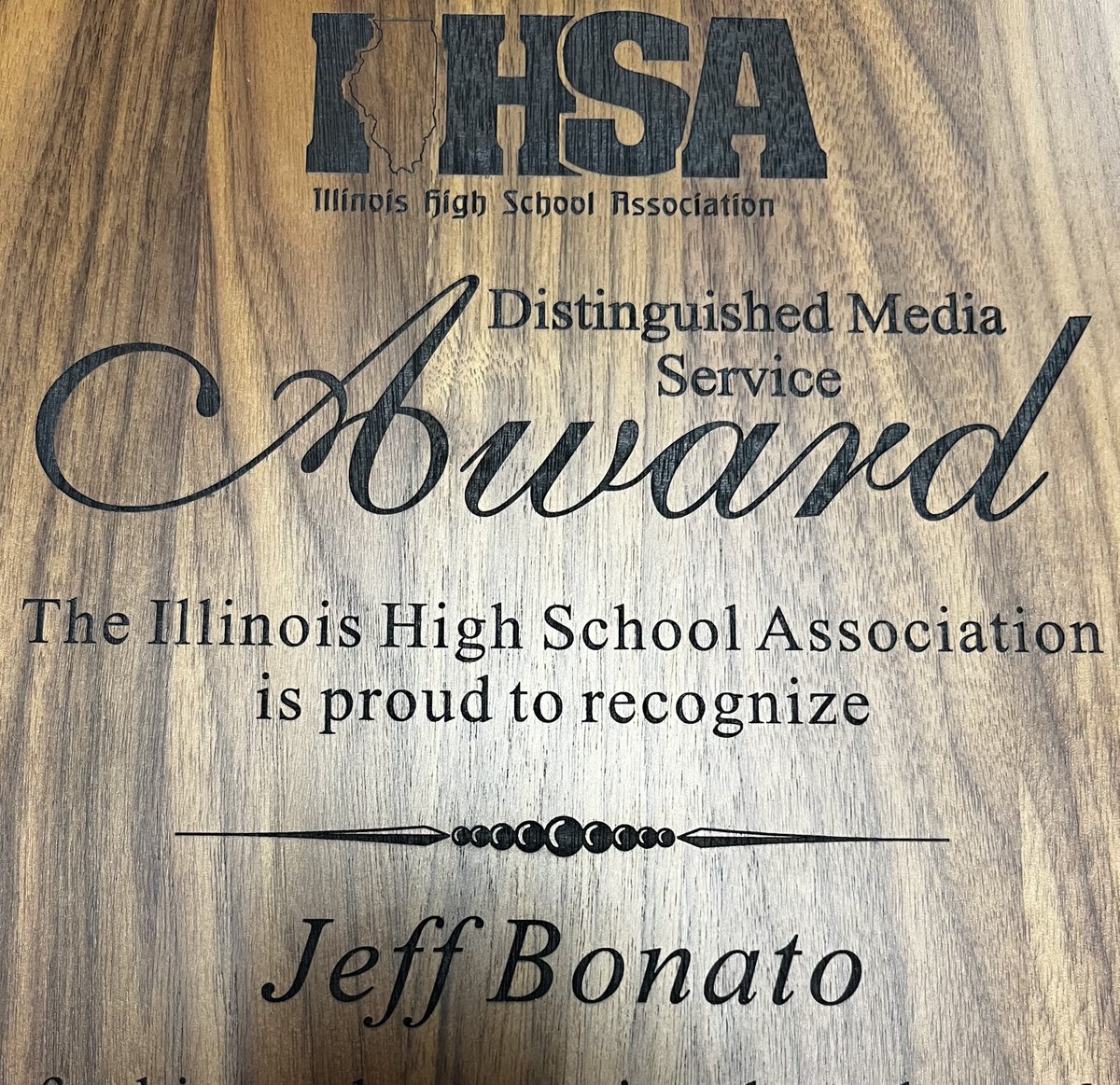 🏅📰 Long-time Lake County sportswriter Jeff Bonato will be honored with the #IHSA Distinguished Media Service Award on Friday, December 2 at Waukegan HS. 🏀The ceremony will occur prior to the varsity basketball game at approx. 6:30 PM. 🔗More Info▶️ihsa.org/IHSA-State/IHS…