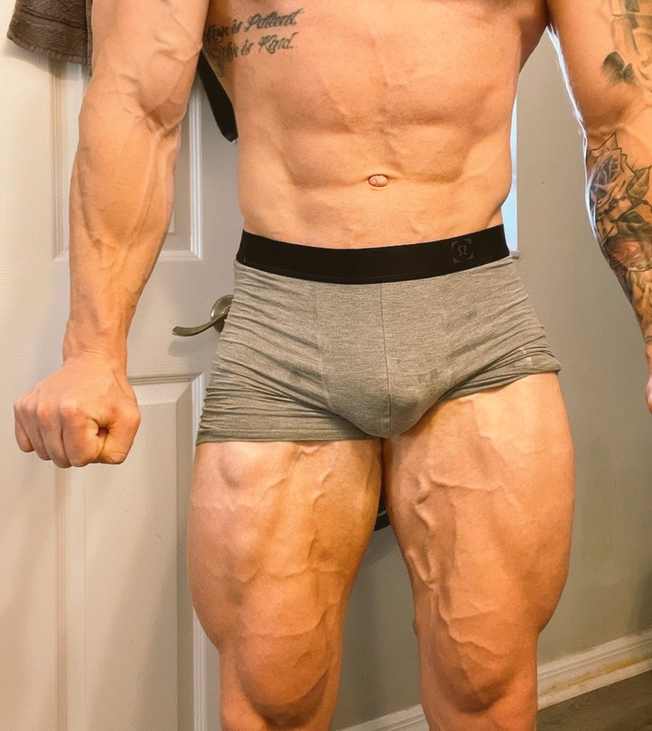 DomMuscleGod1's tweet photo. You know I could crush your head with my thighs... https://t.co/R39kPMqCzk
