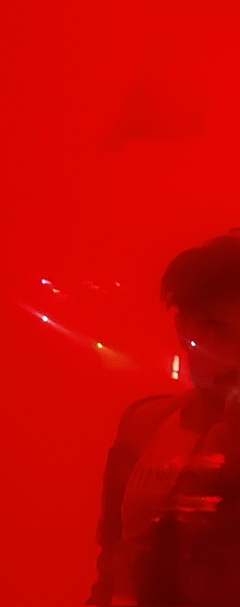 يُمارسون الكذب حتى لآيكسُروا لنا خاطِر وهلّ أصبحَ الكذِب جبرآ للَخواطر ♡